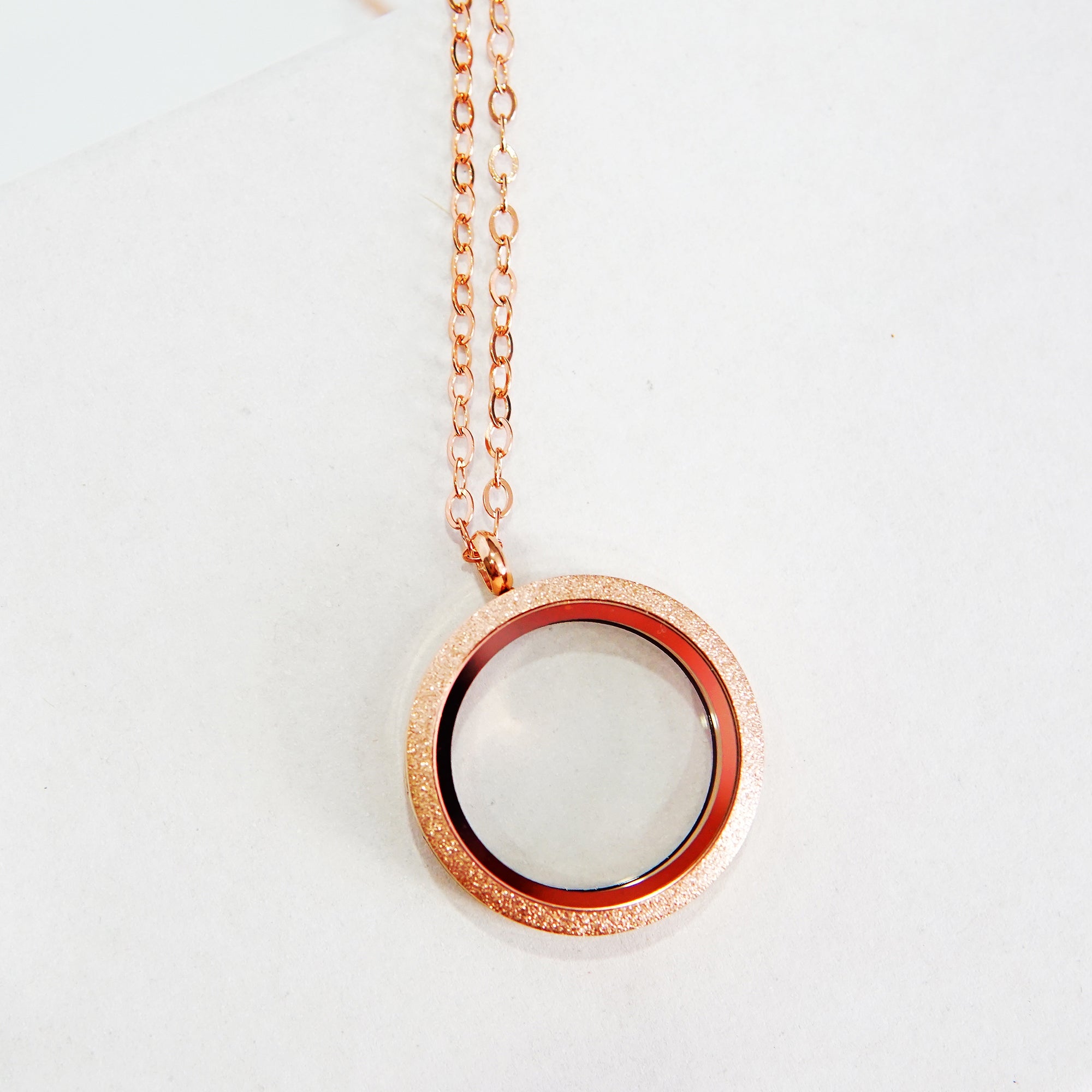 STAINLESS STEEL FLOATING LOCKET NECKLACE WITH 6 CHARMS AND 1 PLATE (GLITTER)